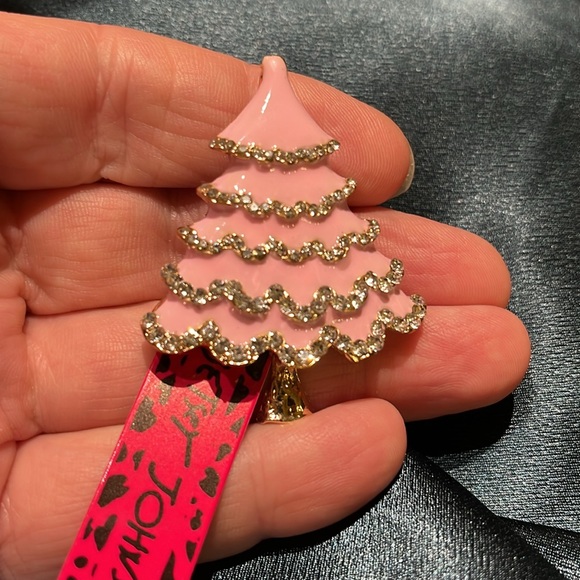 NWT Betsy Johnson Retro pink enamel and crystal Christmas Tree Brooch. - Picture 3 of 4
